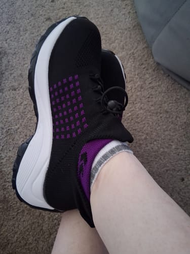<h2>Customers love our shoes!</h2>