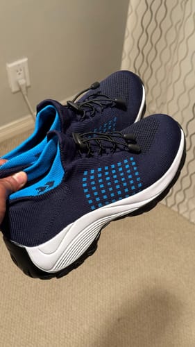 <h2>Customers love our shoes!</h2>
